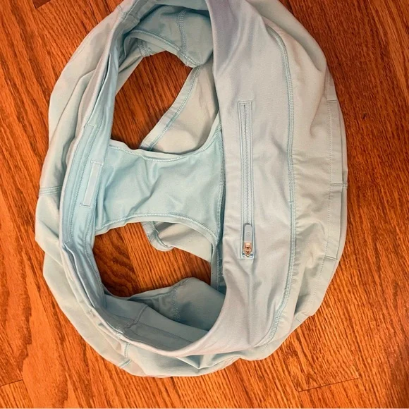 Lululemon low rise cyan blue 2.5” speed ups - Picture 4 of 6